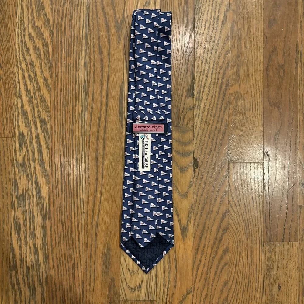 Vineyard Vines Whale 100% Silk Necktie
